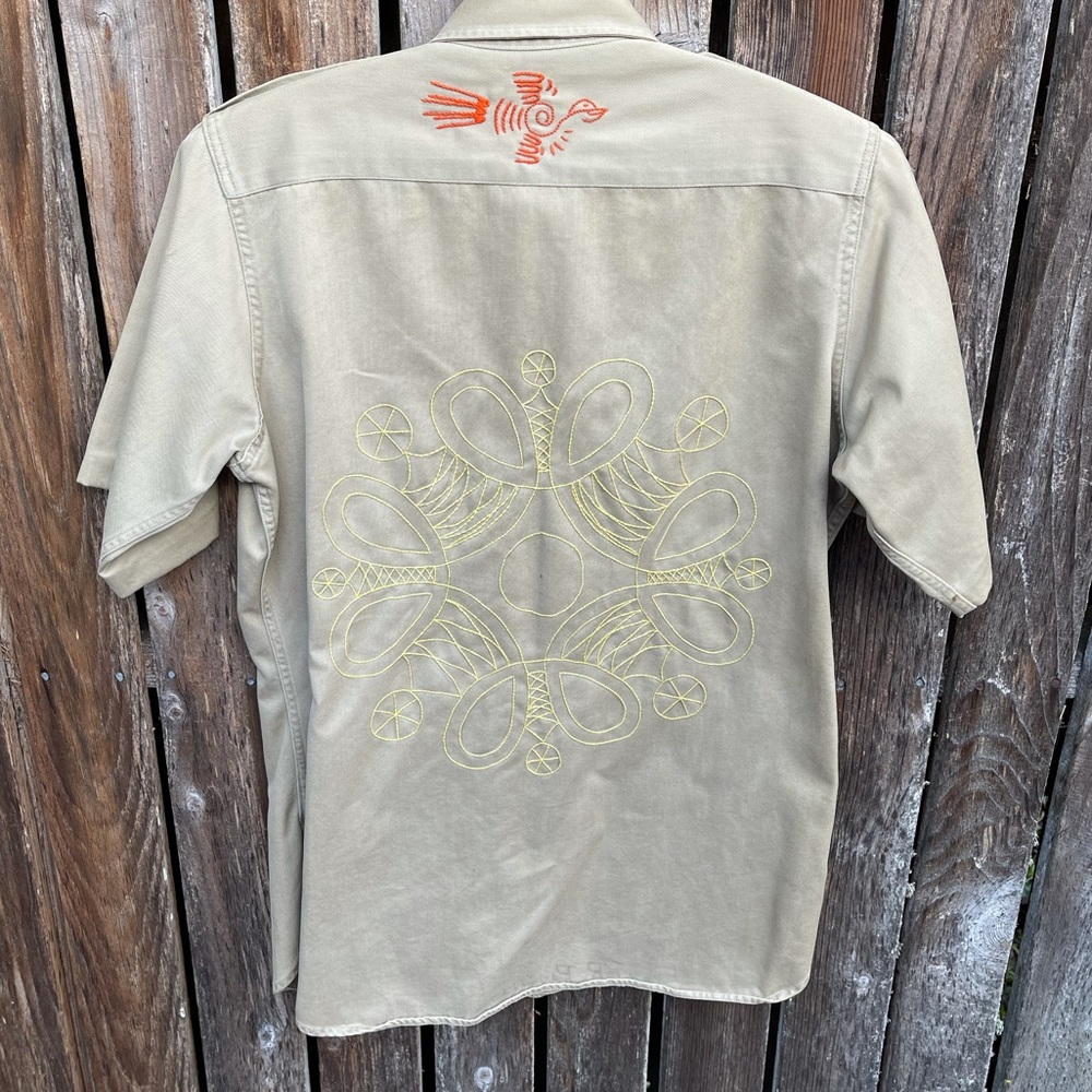 Vintage Embroidered Work Shirt La Raza Folk Art Handmade Frog Flowers Unique - Picture 8 of 8